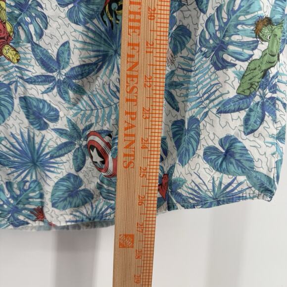 Marvel Shirt Mens XL Floral Hawaiian Avengers Button Up Short Sleeve Camp Collar - Picture 10 of 10
